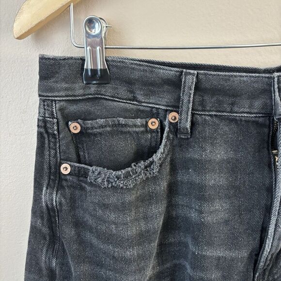 American Eagle Women’s 90s Boyfriend Shorts Black Distressed Denim Size 8 - Picture 3 of 5